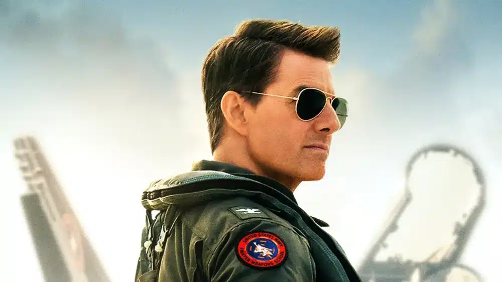 Return Of The Legend Tom Cruise Wears The Iconic Ray Ban Aviators In