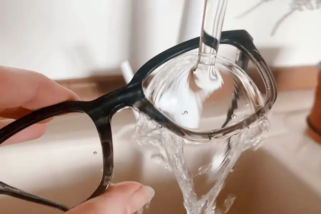 Rinsing glasses before cleaning