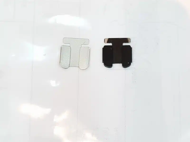 Two hinge clips: the black one is fake