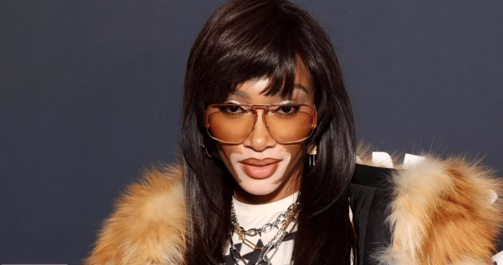 winnie harlow wears bottega veneta frame