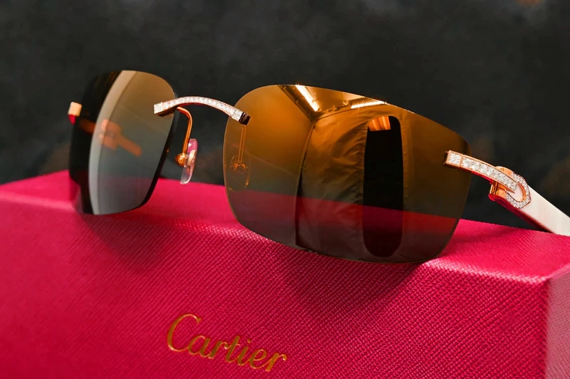 Cartier C Décor rimless diamond model