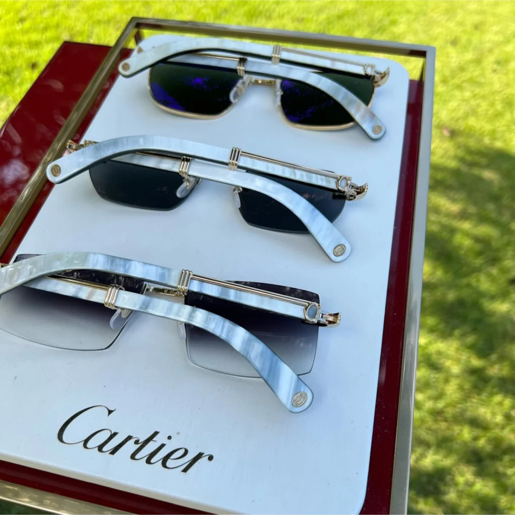 Eye-catching Cartier white buffs