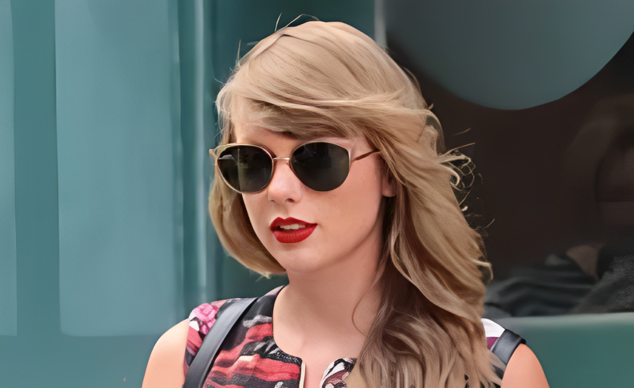 Taylor Swift Wears Linda Farrow Fontaine 668 – EyeOns.com