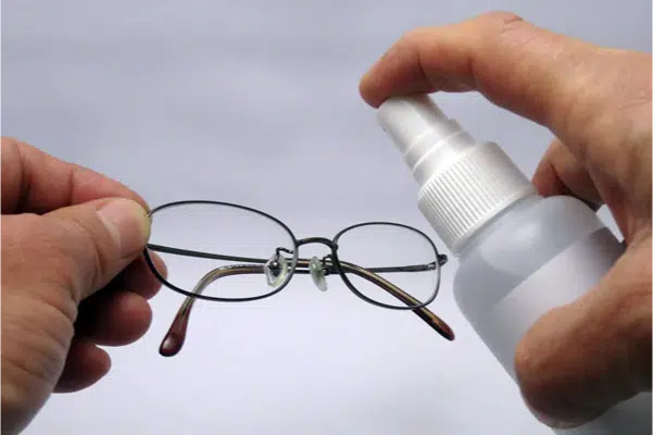 Cleaner spray for glasses